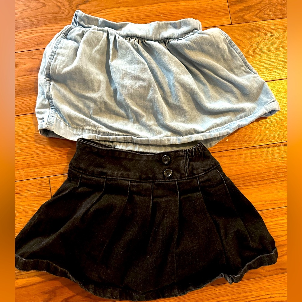 Cat & jack toddler girl skorts. Jean & black pleated. No stains good condition